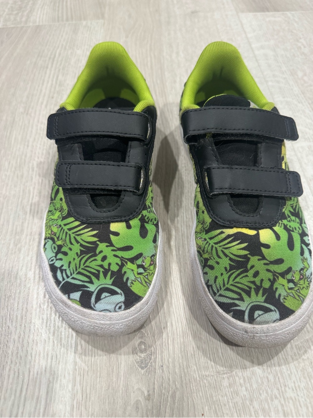 GUC Sesame Street x Adidas | Kermit Tropical VULC RAID3R Sneakers | sz 2Y